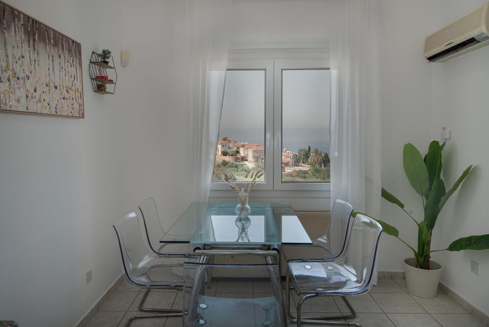 Seating area, Dining area, air conditioner