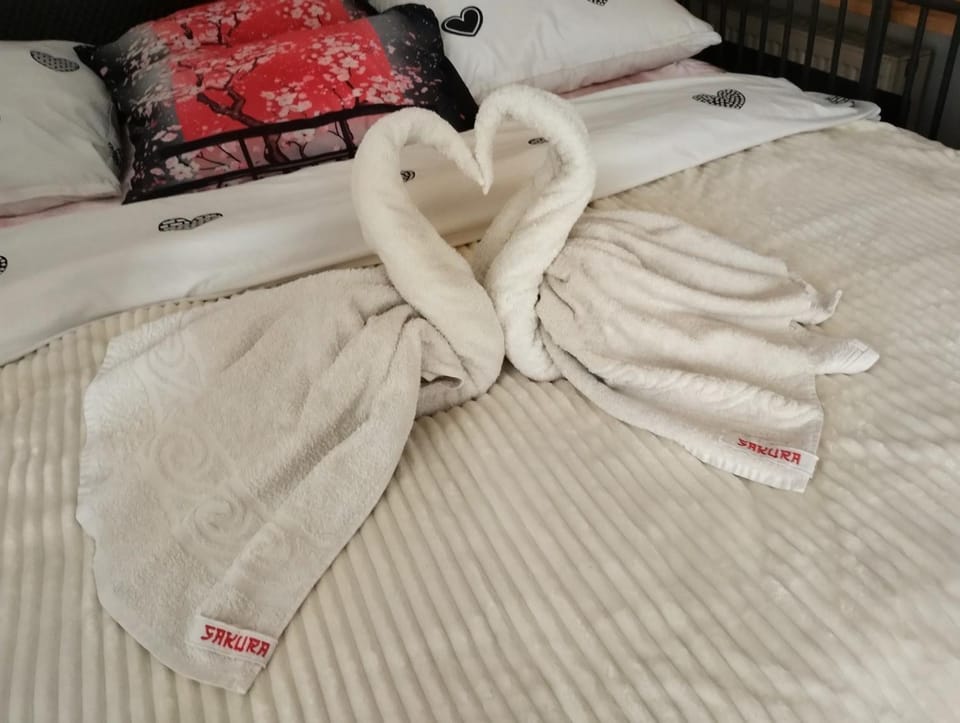 Bed, Photo of the whole room, Bedroom, towels
