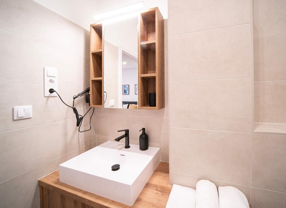 Shower, Bathroom, heating, towels