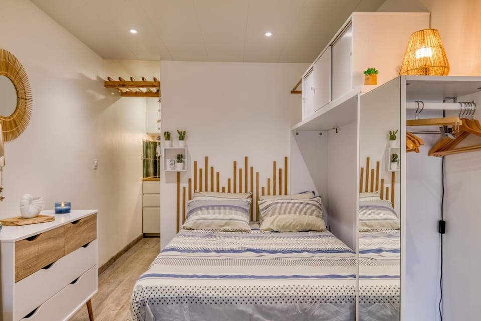 Property building, Living room, Bedroom