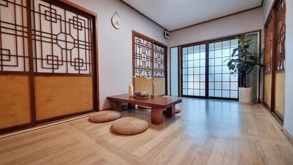 Haenarr Hanok Stay in Mandarin Orchard, 100m from Sea House in South Korea