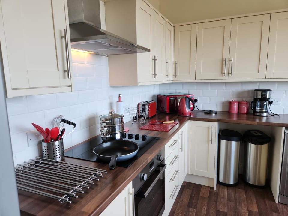 80 Filey Road - 2 bed first floor apartment with sea views and parking Apartment in Scarborough