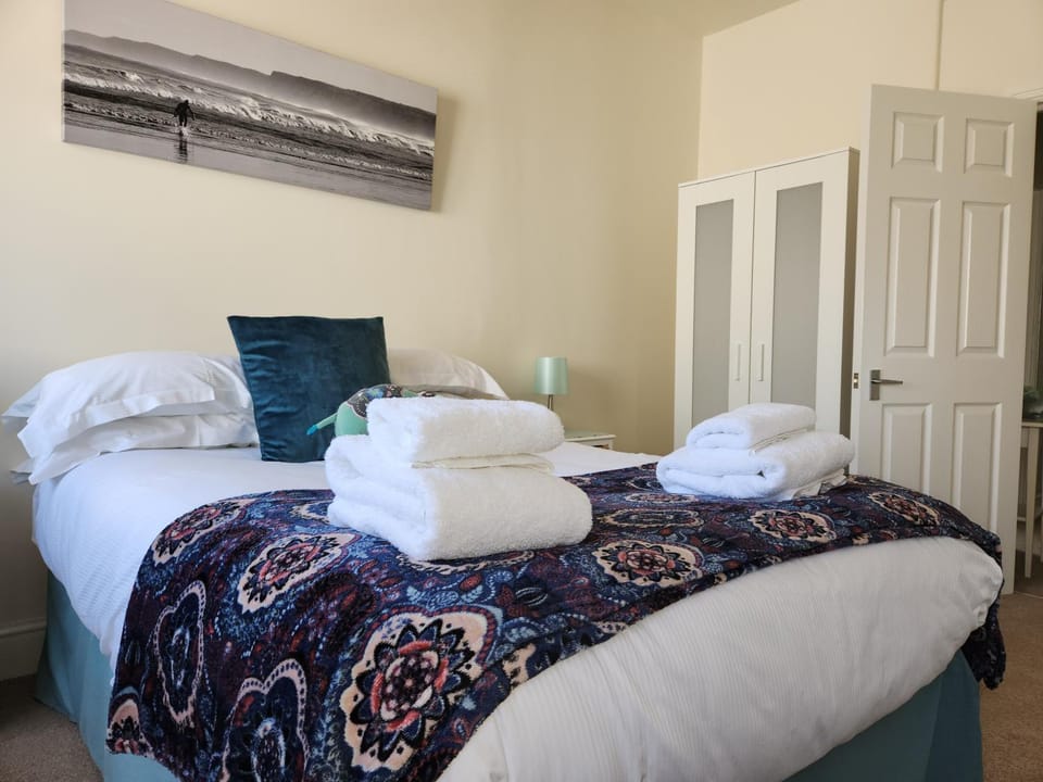 80 Filey Road - 2 bed first floor apartment with sea views and parking Apartment in Scarborough