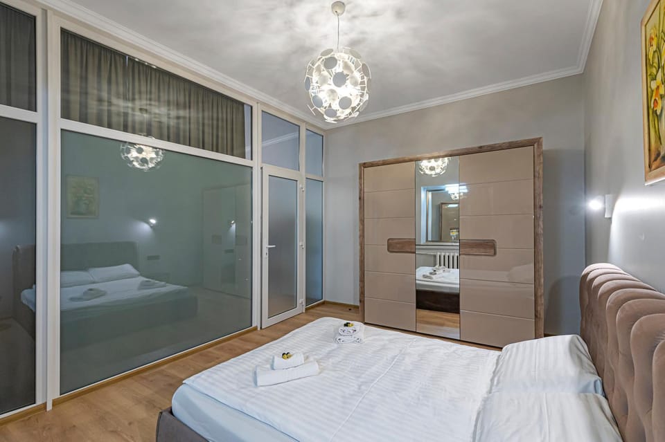 Bed, Bedroom, towels, wardrobe