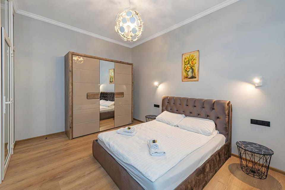Bed, Bedroom, towels, wardrobe