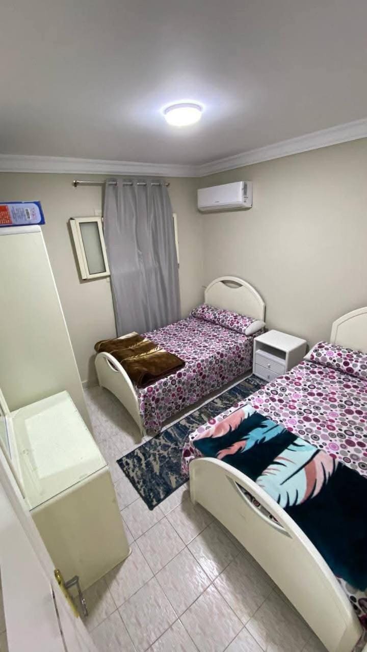 شاليه 3 غرف ارضي مرتفع بجنينه خاصه علي البحر مباشر المعموره الشاطئ Apartment in Alexandria