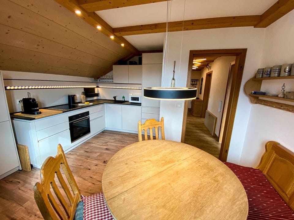 Kitchen or kitchenette, Dining area, oven, stove, toaster