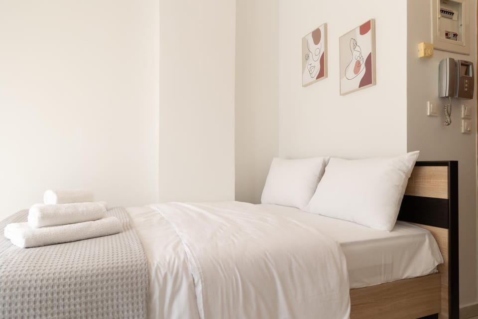 Bed, Photo of the whole room, Bedroom, towels