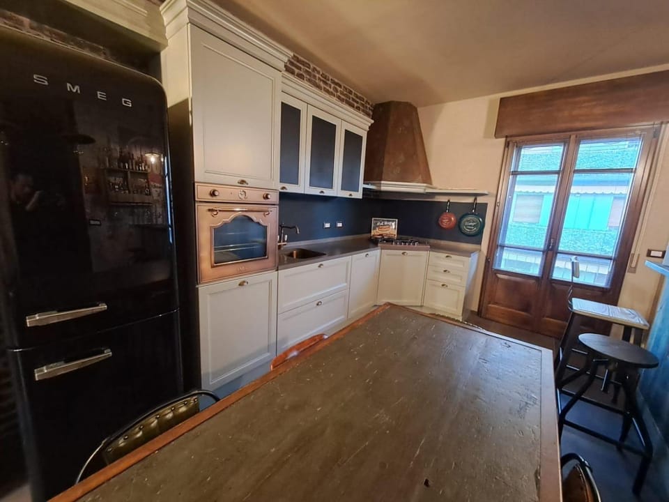 Kitchen or kitchenette, Kitchen or kitchenette, Dining area