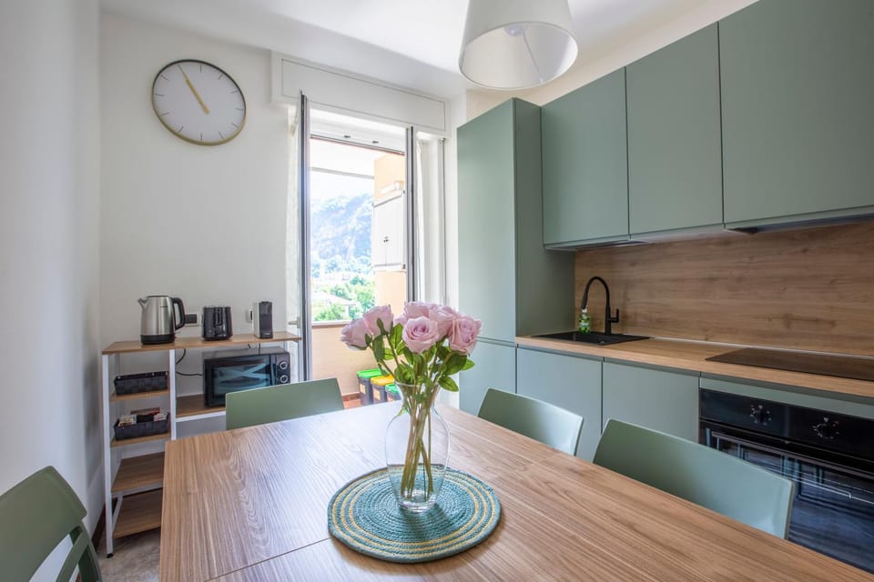 Como Lake, 6 Posti, Vista Monti con Climatizzatore Apartment in Province of Lecco