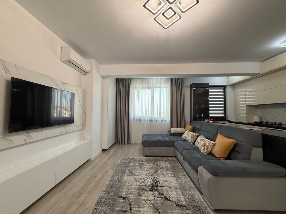 Communal lounge/ TV room, TV and multimedia, Living room, Evening entertainment