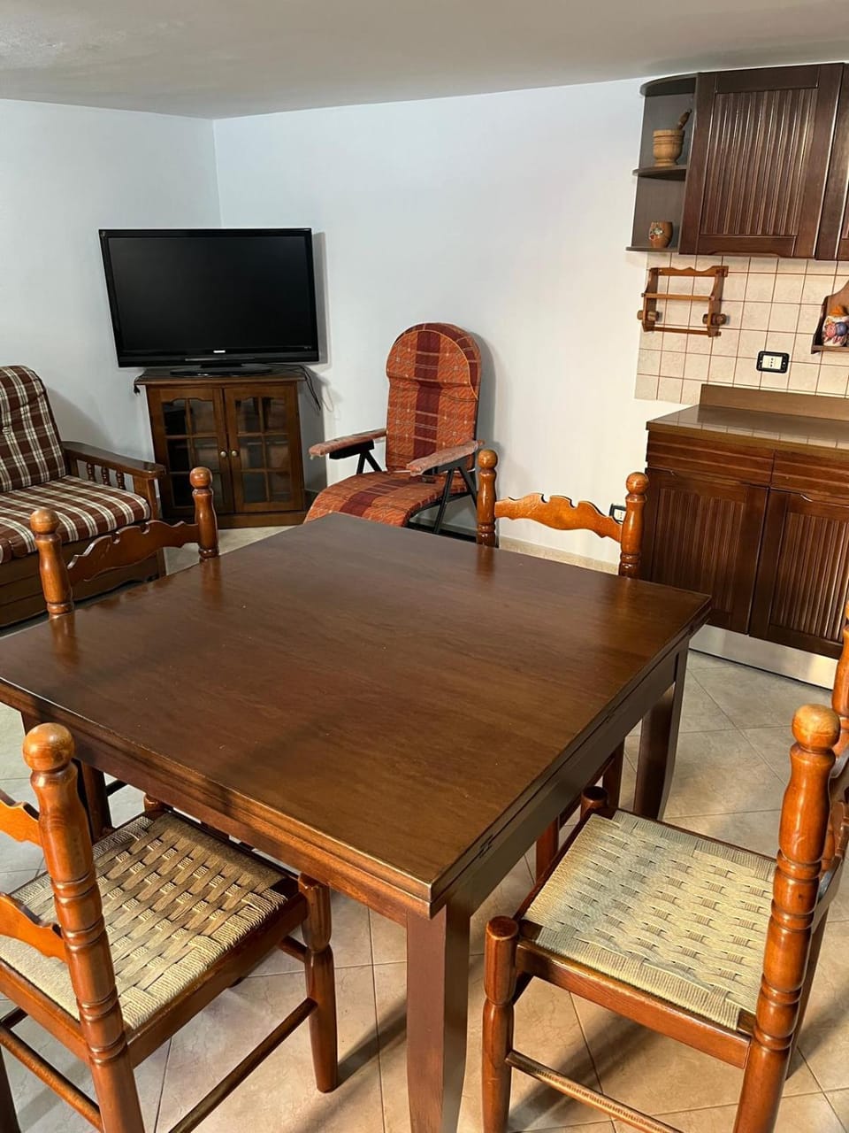 TV and multimedia, Kitchen or kitchenette, Seating area
