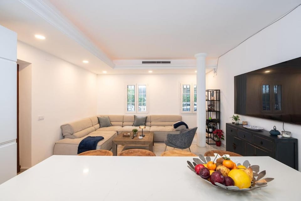 Azul on the New Golden Mile 1min walk from beach by Allstay Apartment in Costa del Sol