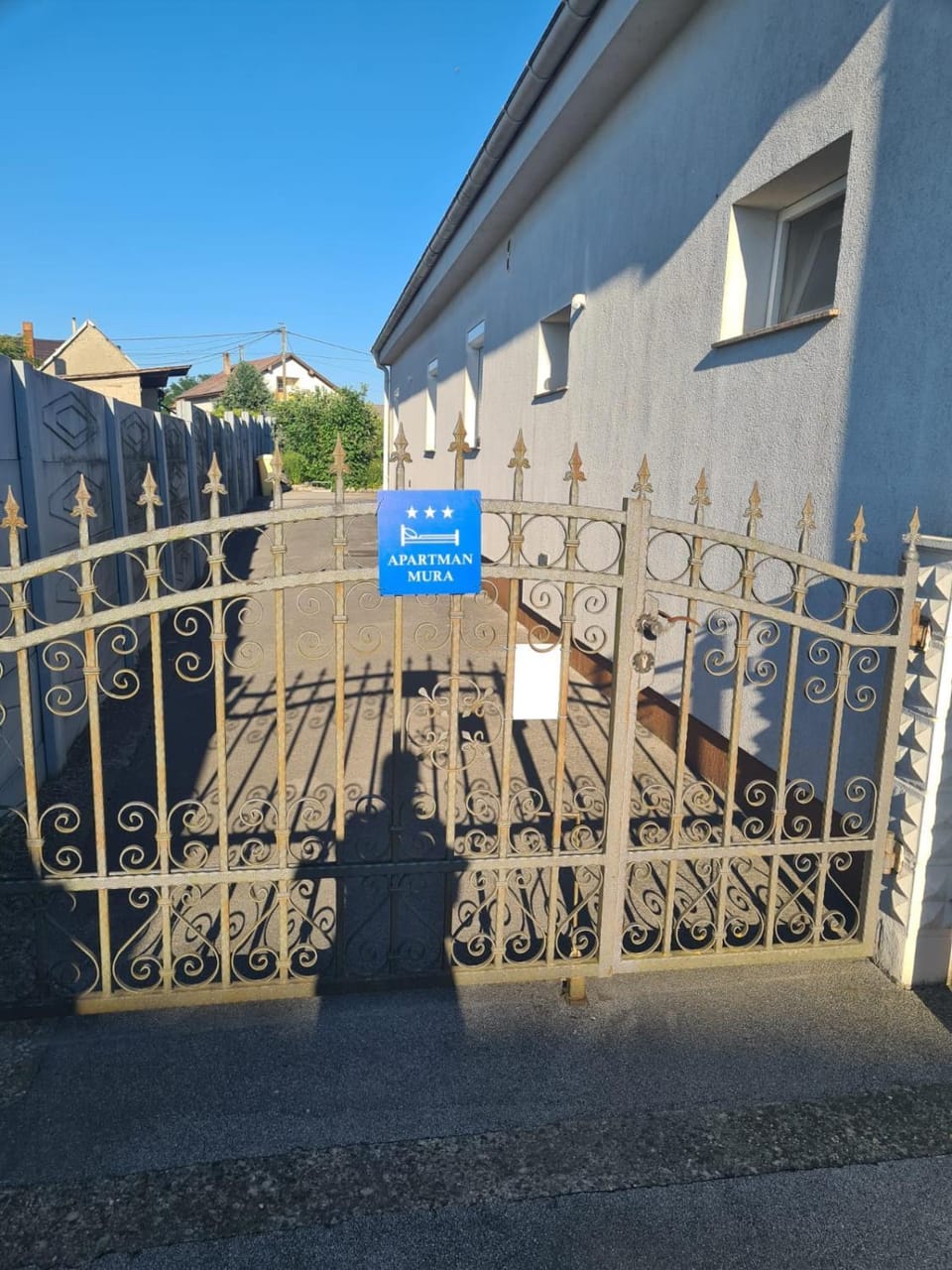 Facade/entrance