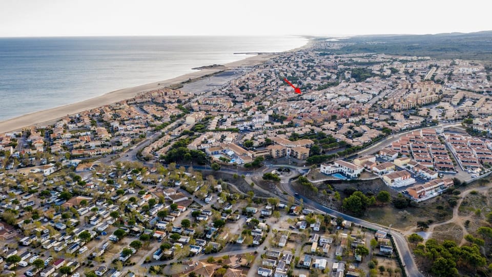 Bird's eye view, Location