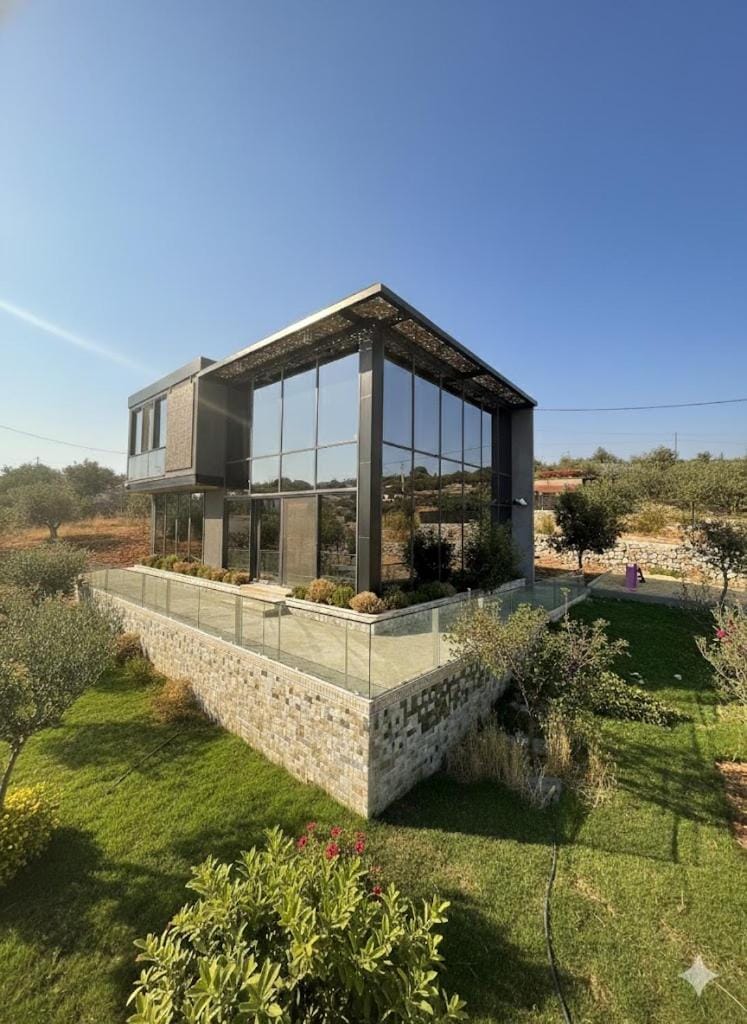 Property building, Spring, Natural landscape, Garden, Garden view