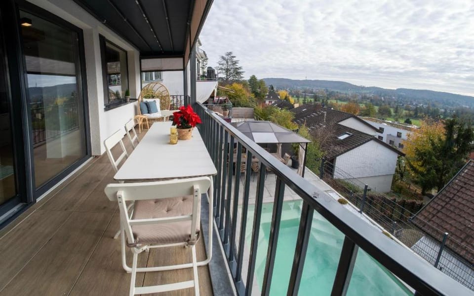 View (from property/room), Balcony/Terrace, Mountain view