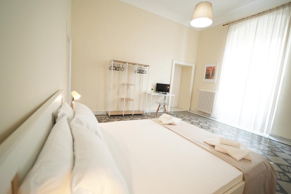 Bed, Photo of the whole room, wardrobe