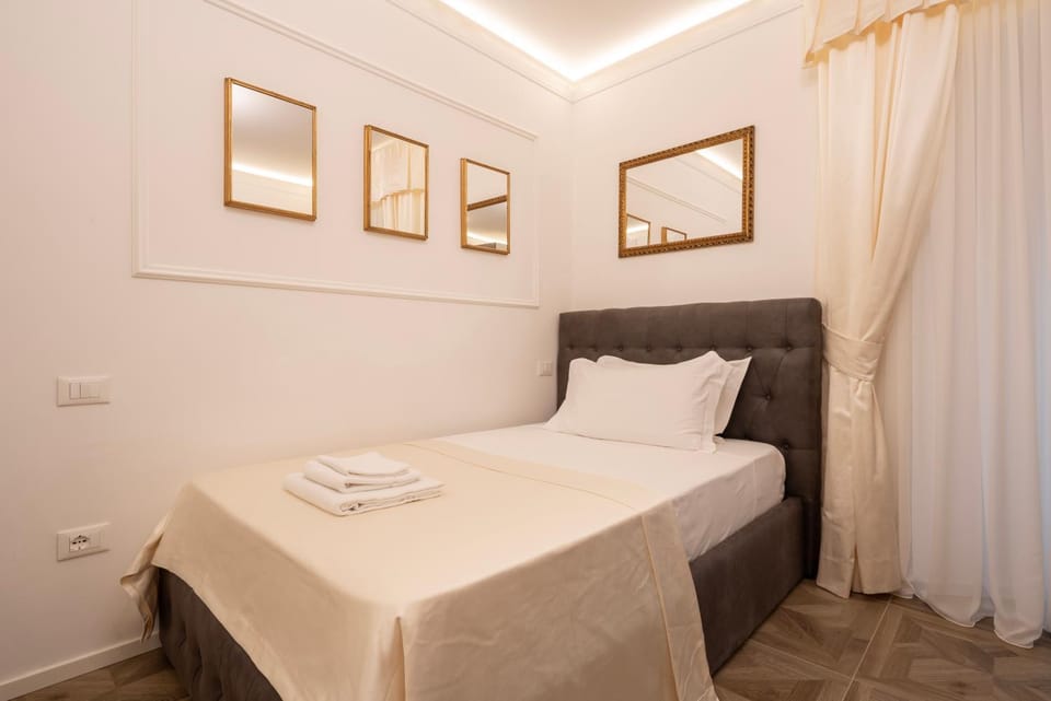 La camera degli Specchi Piazza Unità D'Italia Bed and Breakfast in Trieste