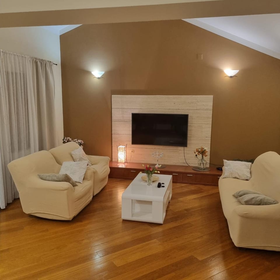 Communal lounge/ TV room, Living room