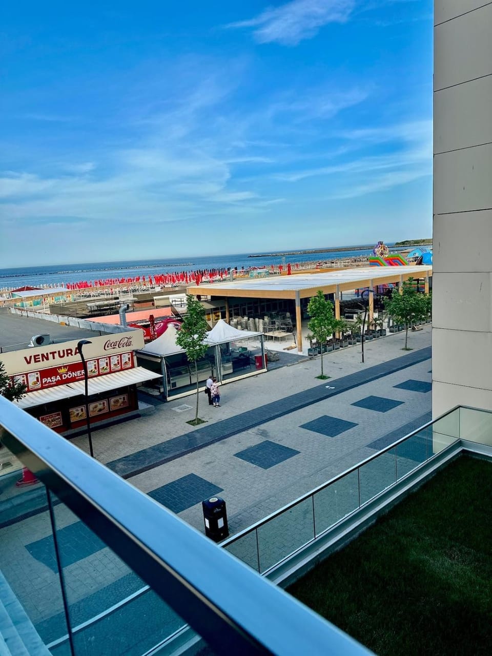 Sea view, Location