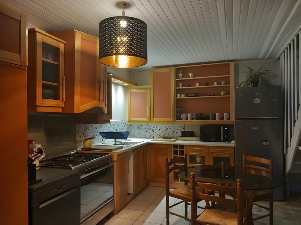Kitchen or kitchenette, Living room
