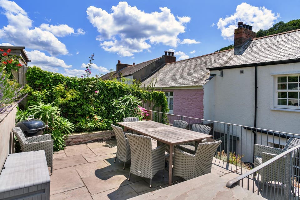Property building, Patio, Day, Dining area