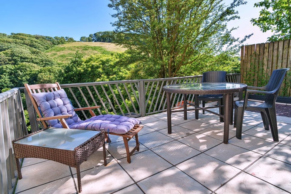 Natural landscape, Garden, Balcony/Terrace, Seating area