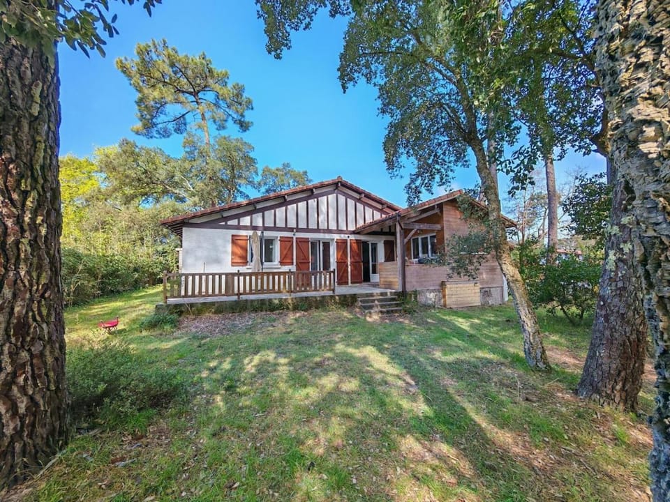Property building, Day, Natural landscape, Garden, Garden view