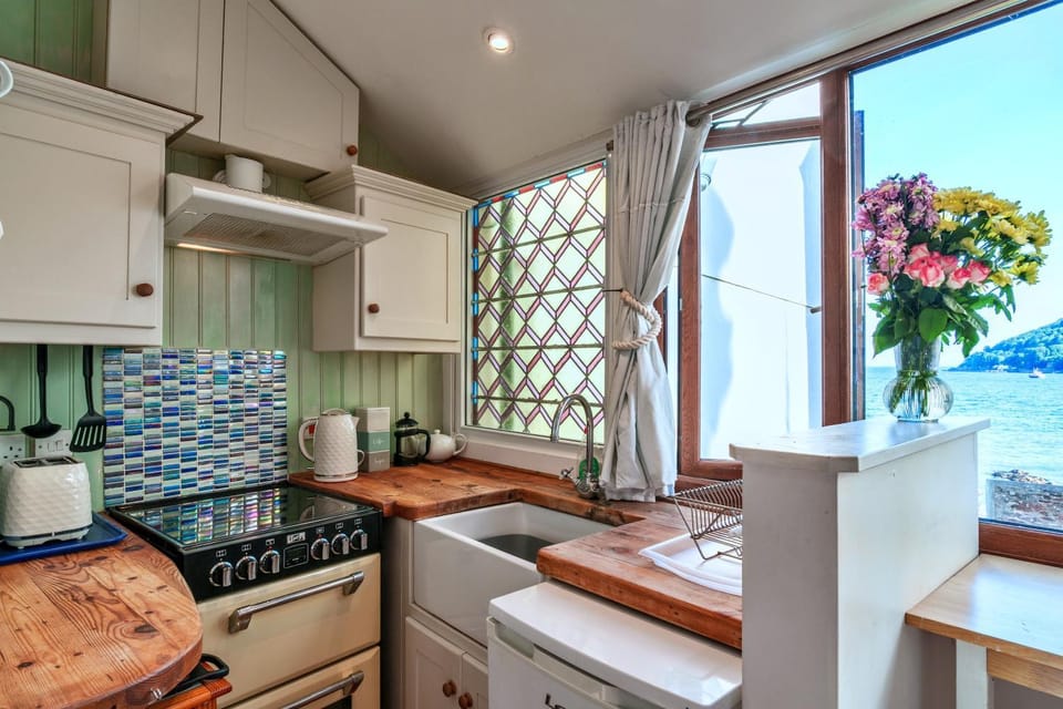Kitchen or kitchenette, kitchen
