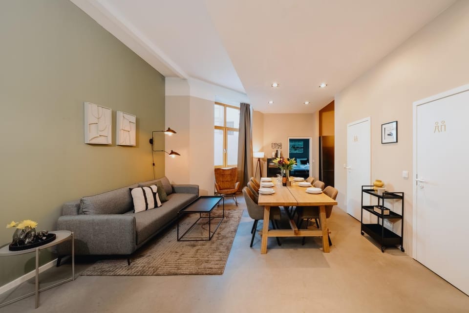 Living room, Seating area, Dining area