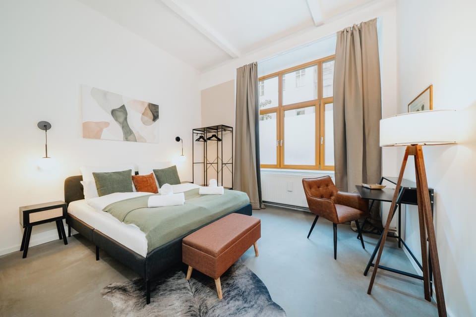 Bed, Photo of the whole room, Seating area, Bedroom