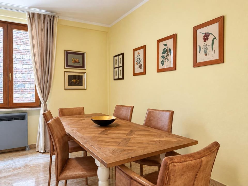 App 2 bedr 2 bathr 5" from ARENA 2" from PIAZZA DELLE ERBE Apartment in Verona