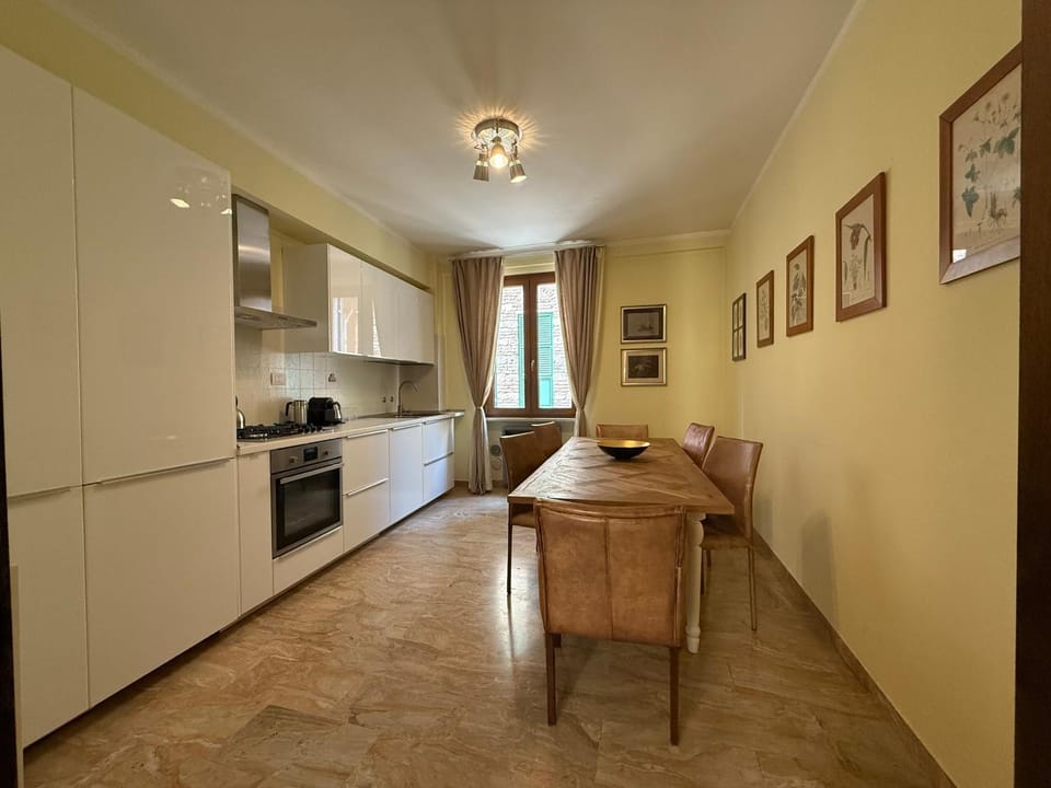 Dining area, oven, stove