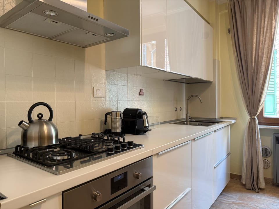 Coffee/tea facilities, Kitchen or kitchenette, dishwasher