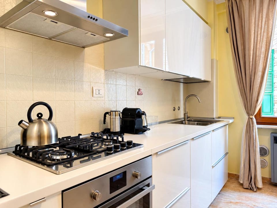 App 2 bedr 2 bathr 5" from ARENA 2" from PIAZZA DELLE ERBE Apartment in Verona