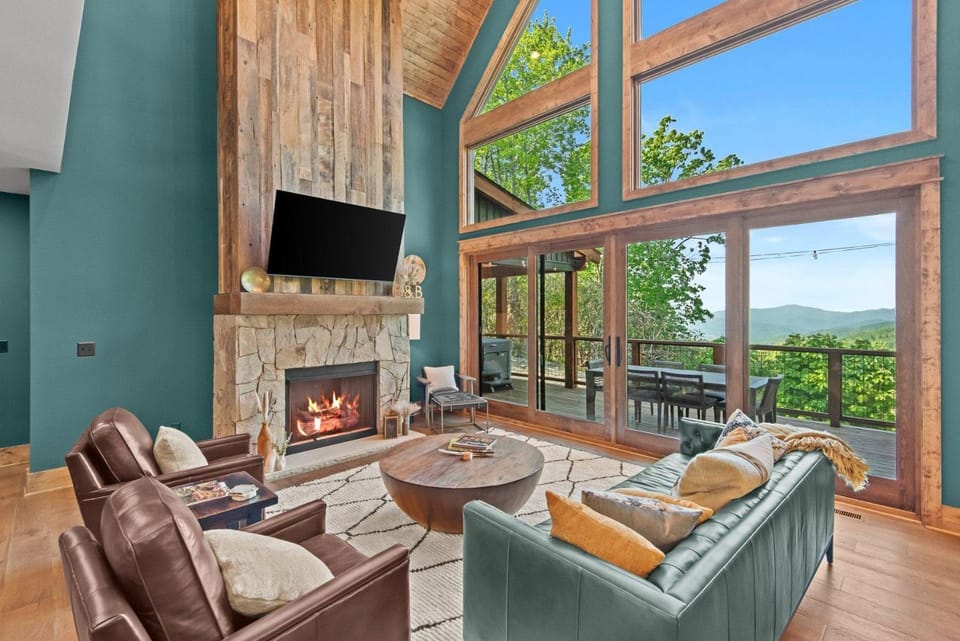 Bull & Bear at Eagles Nest House in Beech Mountain