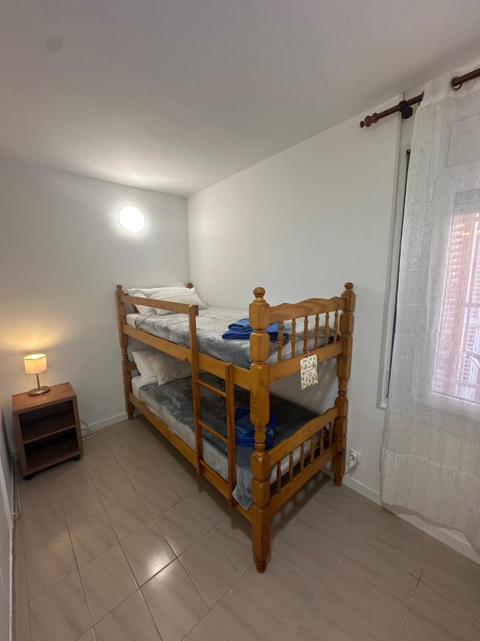 Bedroom, bunk bed