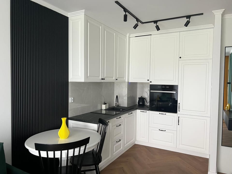 Kitchen or kitchenette, dishwasher, oven, stove
