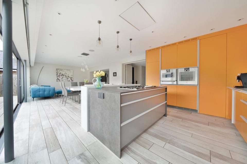 Whitstable Stunning Modern House with Indoor Pool, Games Room, Cinema Room & Spectacular Seaviews 8 House in Whitstable