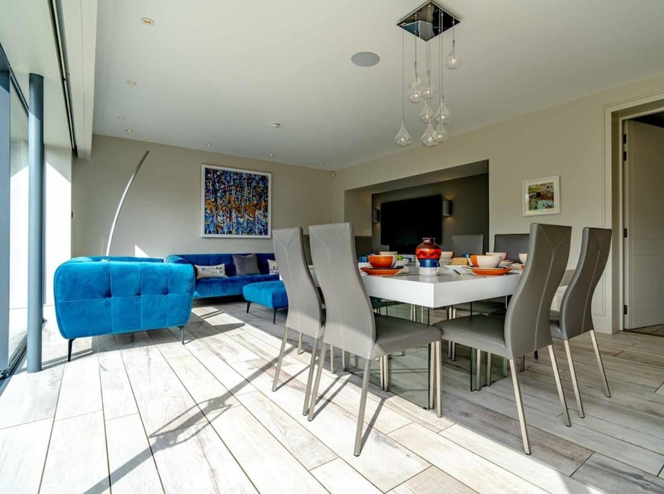 Whitstable Stunning Modern House with Indoor Pool, Games Room, Cinema Room & Spectacular Seaviews 8 House in Whitstable