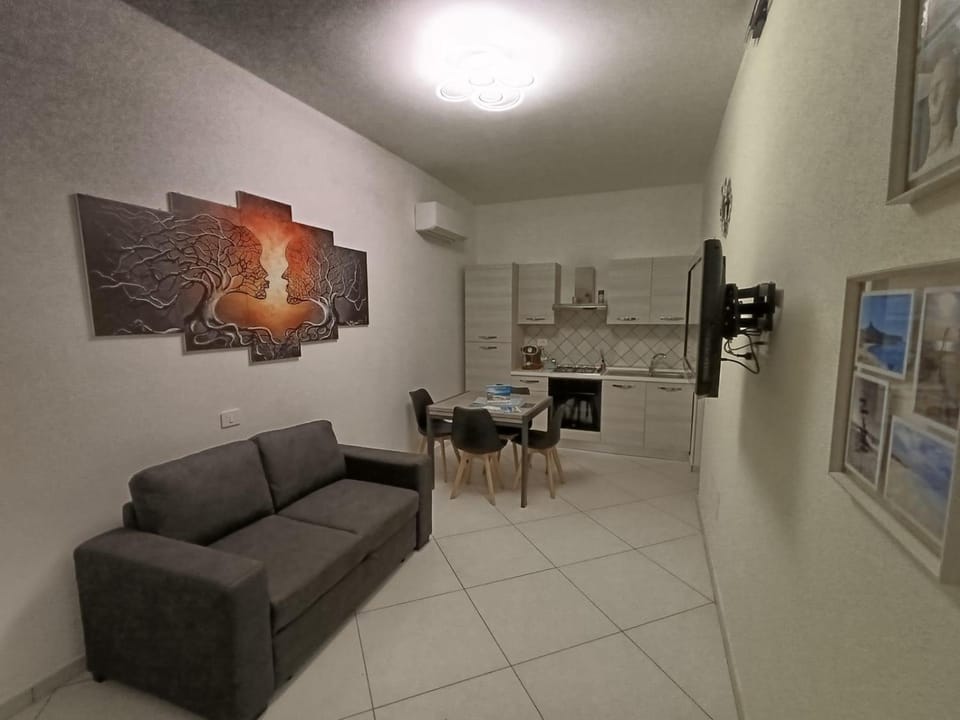 TV and multimedia, Kitchen or kitchenette, Living room, Seating area, Dining area