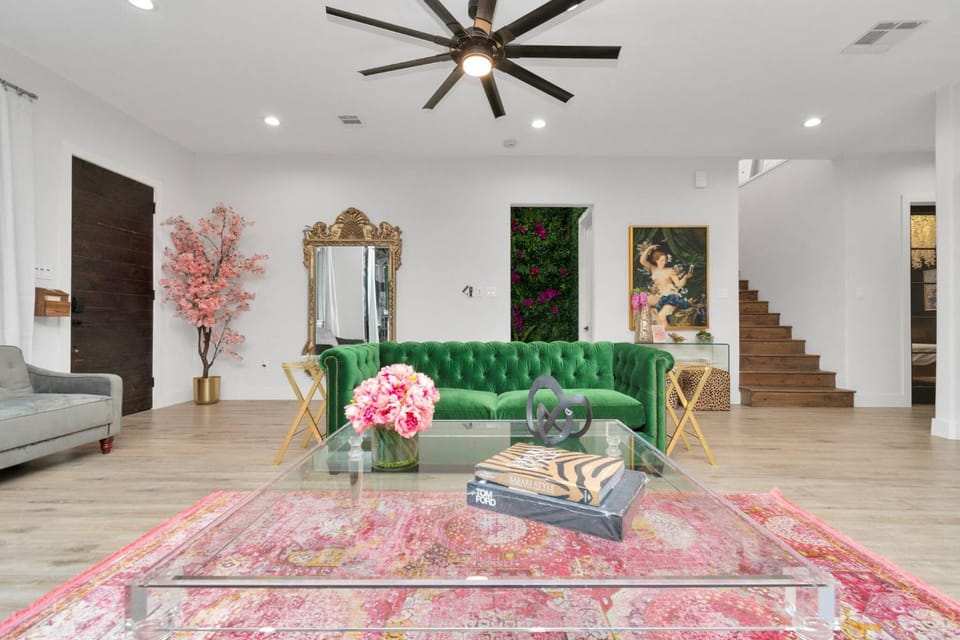 Photo of the whole room, Decorative detail, Bedroom