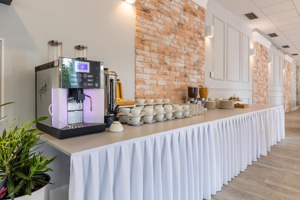 Restaurant/places to eat, Food and drinks