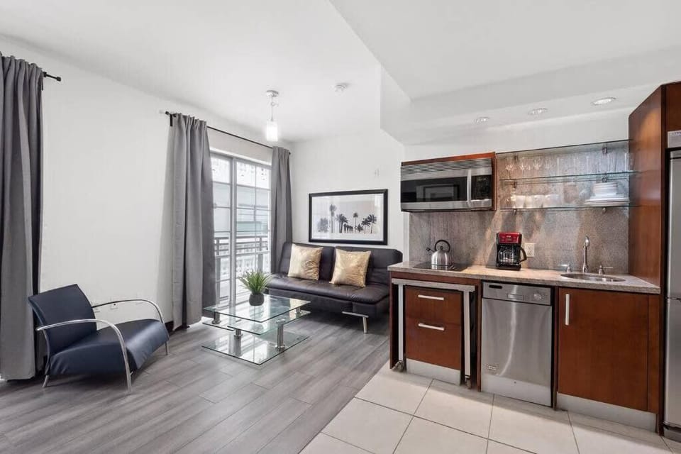 Kitchen or kitchenette, Living room