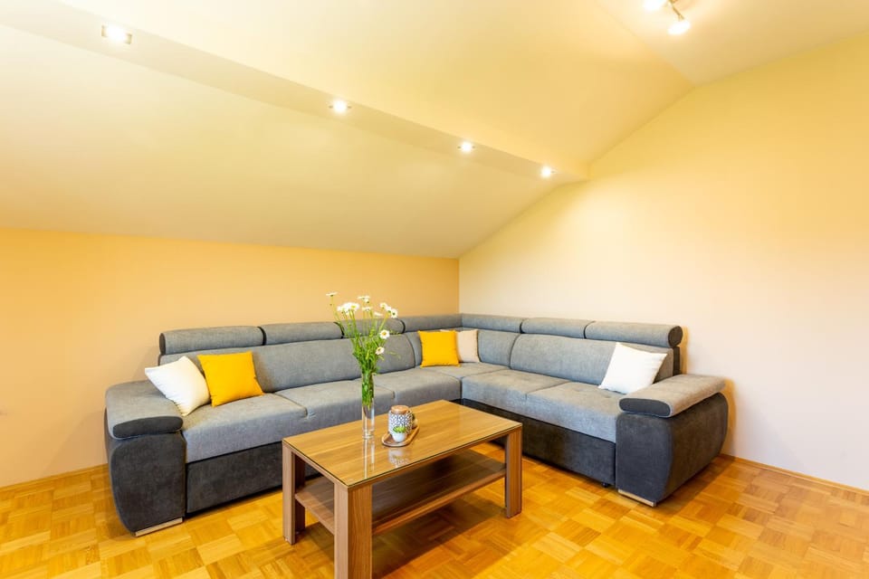Living room, Decorative detail, Seating area, heating, internet
