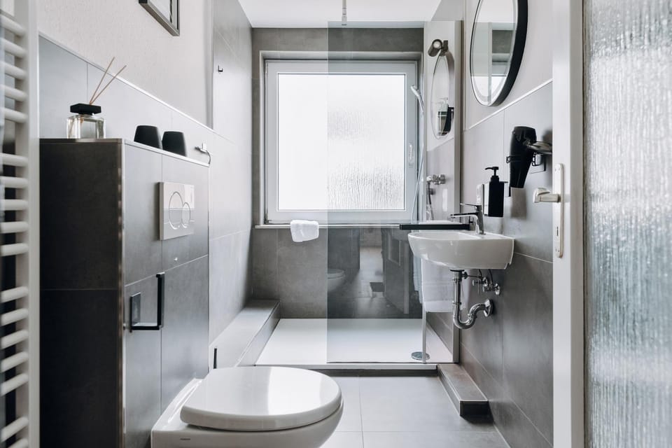 Shower, Toilet, Bathroom, towels
