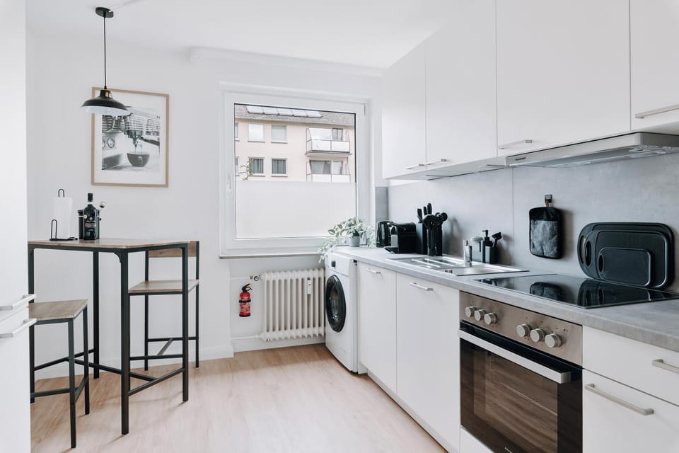 Kitchen or kitchenette, Dining area, dishwasher, oven, pet friendly, stove, toaster, washing machine