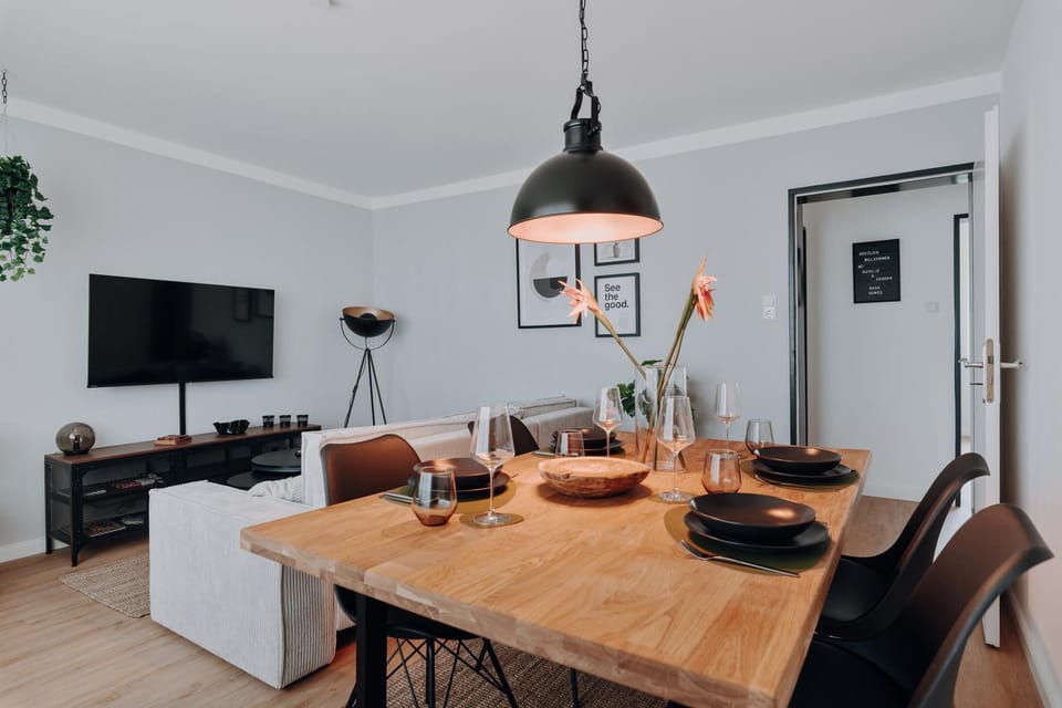 TV and multimedia, Living room, Seating area, Dining area, Evening entertainment