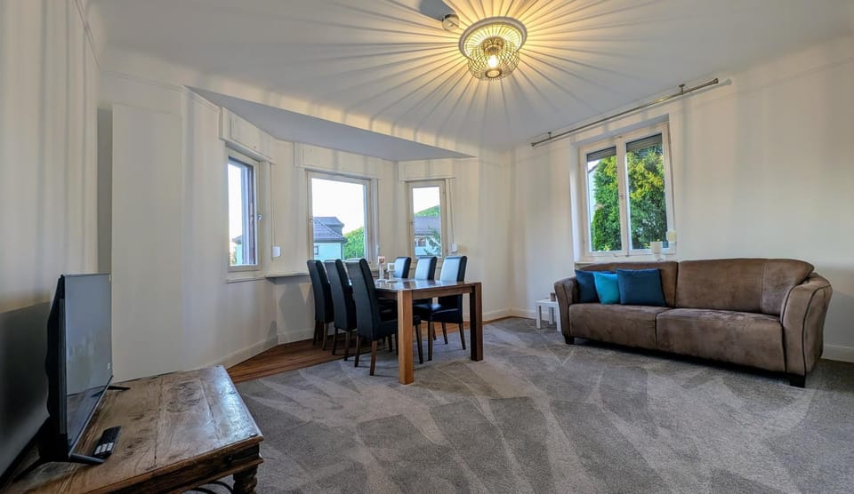 TV and multimedia, Living room, Dining area